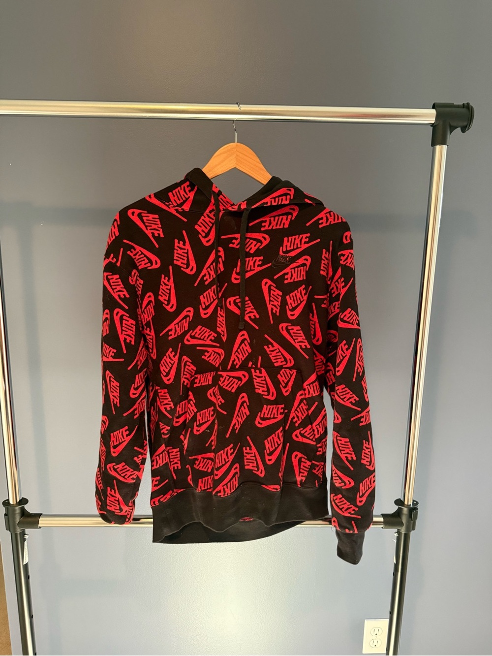 Nike Black & Red Logo-Print Crewneck Sweatshirt